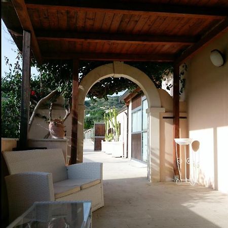Agriturismo La Fiumara Villa โนโต ภายนอก รูปภาพ