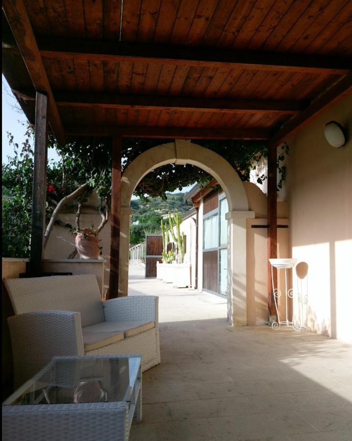 Agriturismo La Fiumara Villa โนโต ภายนอก รูปภาพ