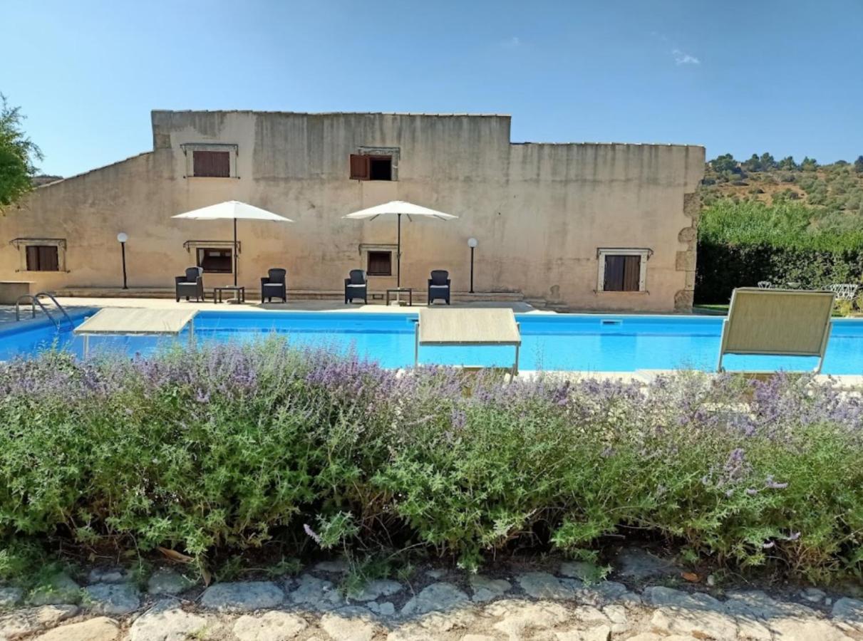 Agriturismo La Fiumara Villa โนโต ภายนอก รูปภาพ
